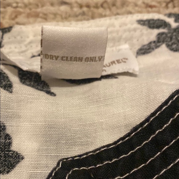 Lucy& Laurel  NWOT Black& White Floral Pattern Top Sz 1x - Picture 12 of 13